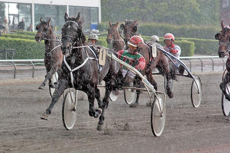 Steen Juul og Classic Grand Cru forvandlede væddeløbet til et rent speedopgør. 