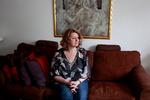 Det med småt. Efter at være blevet snydt for efterlønsindbetaling i årevis  ved en fejl er sosu-assistent Anette Vold blevet bedre til at få læst sine kontrakter igennem. Men det kan stadig smutte. 