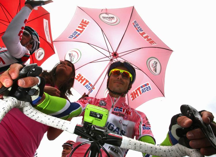 rosa. Ivan Basso er fortsat i førertrøjen efter dagens etape og ligner en samlet vinder af Giro d'Italia. 