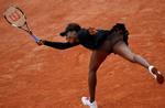 UDE. Efter halvanden times kamp mod russeren Nadia Petrova er Venus Williams ude af French Open. 