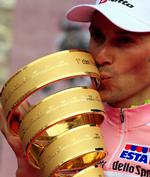 Ambitioner. Basso mener, at han er lige så god som Armstrong. 