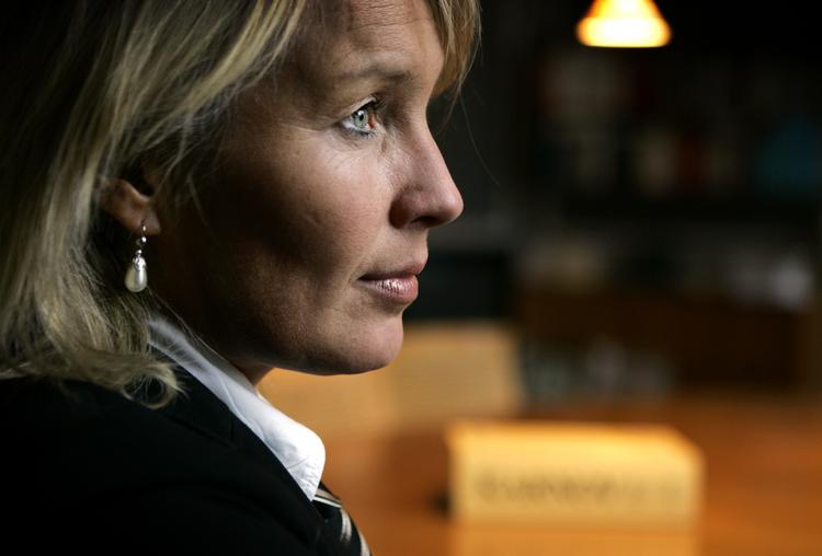 Farvel. Den konservative partiformand Len Espersen glæder sig over at sende en partifælle til Bruxelles: »Connie Hedegaard er meget velkvalificeret, hun har skabt flotte resultater op til klimatopmødet, og jeg ser det her som en cadeau for det arbejde«. 