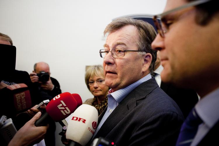 Topforhandlere. Det er mindre end en uge siden, at finansminister Claus Hjort Frederiksen, økonomi-minister Brian Mikkelsen og DF-leder Pia Kjærsgaard gav hinanden håndslag på den store spareplan. 