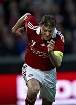 Starter. Ikke alt, hvad Jon Dahl Tomasson foretog sig mod Senegal, var lige smukt, men landstræner Morten Olsen stoler på sin forward. Arkivfoto. 