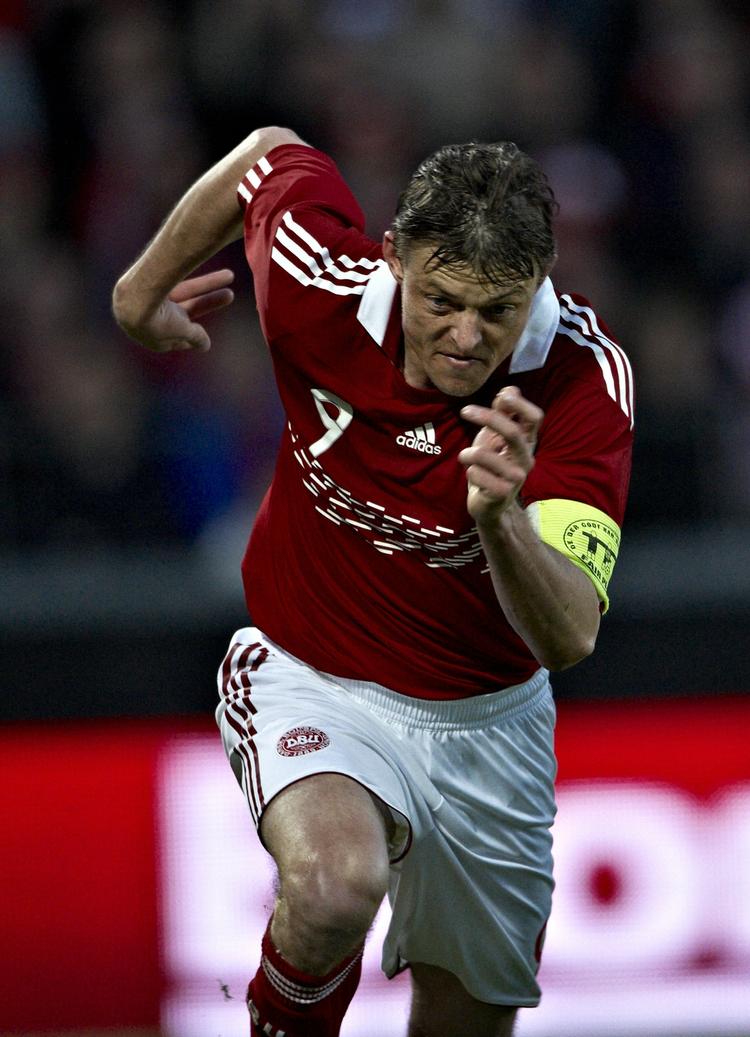Starter. Ikke alt, hvad Jon Dahl Tomasson foretog sig mod Senegal, var lige smukt, men landstræner Morten Olsen stoler på sin forward. Arkivfoto. 