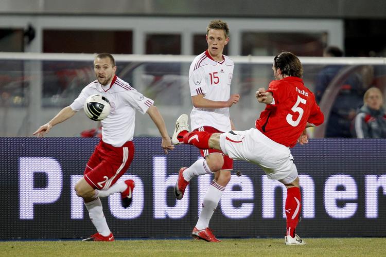 Tumult. Søren Rieks (nr. 15) nåede ikke med landsholdet til VM. Til gengæld fik har luftet sine frustrationer ved Esbjerg FB's afslutningsfest. Arkivfoto. 