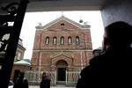 Ventetid. Ofre og anklagede i sager om sexmisbrug i den danske katolske kirke må vente på ubestemt tid, mens en uvildig advokat undersøger kirkens håndtering af sagerne. 