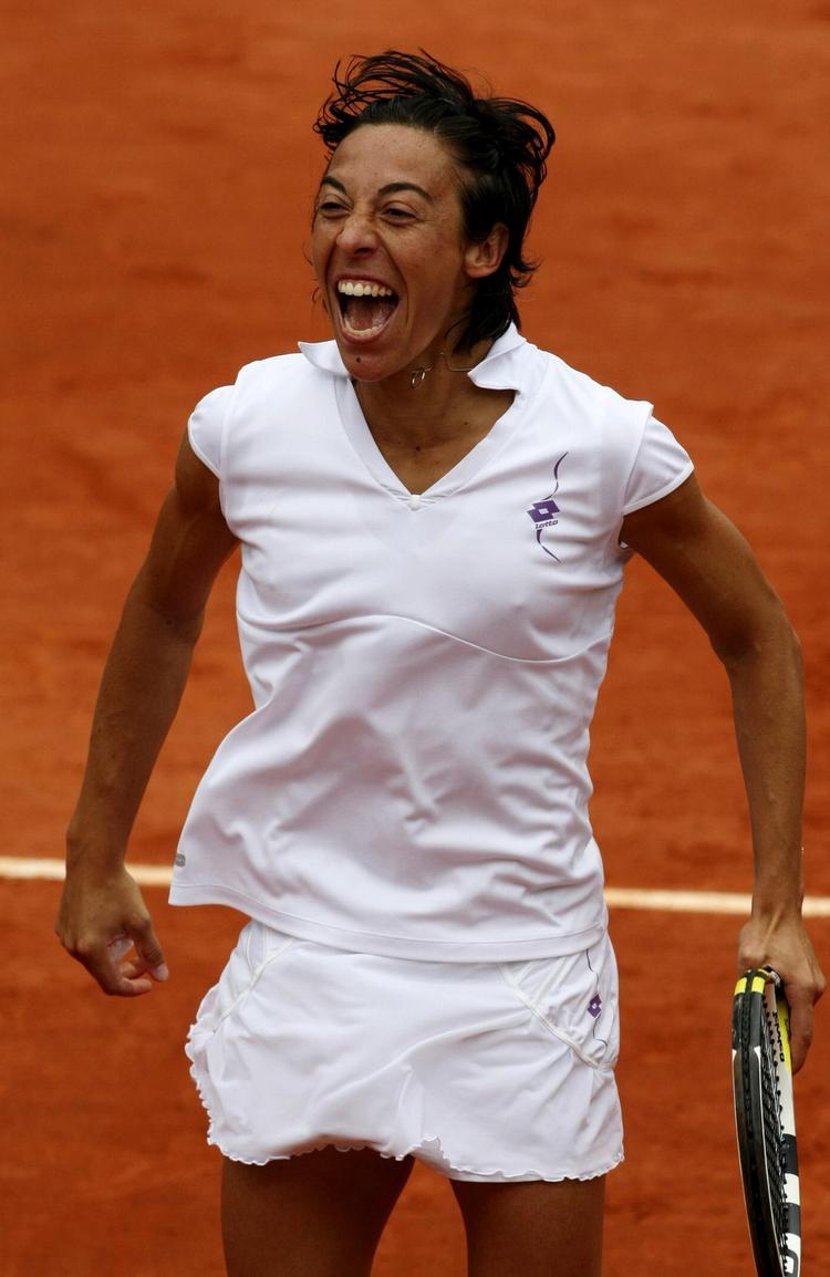 Fighter. Francesca Schiavone er en lille letbenet spiller, der kan lide at slide i timevis, før hun som her kan triumfere. Men i en lang karriere er det indtil videre blot blevet til tre WTA-titler. 