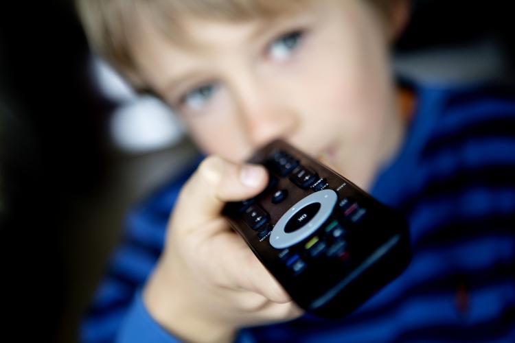 Både TDC, Telia og Viasat leverer internet-tv, som sendes via internettet og via en boks ud på skærmen. 
