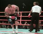 Omtumlet. Brian Nielsen blev slået groggy af Mike Tyson i 2001. Måske skal han møde et andet berømt navn, Evander Holyfield. 
