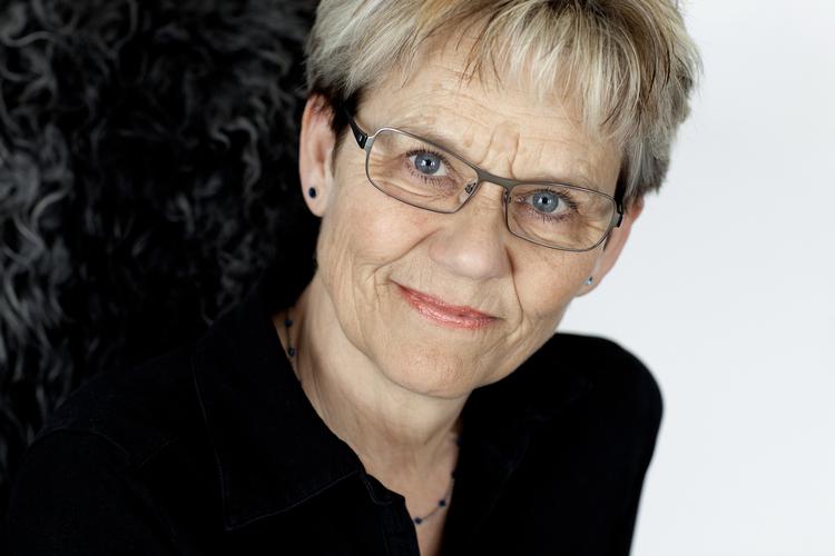 Optimist. Monica Krog-Meyer skriver om en privilegeret generation, der som de første startede med at få teenagealderen foræret i stedet for at gå direkte fra barn til voksen. 