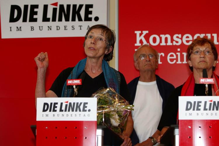 Øjenvidner. Annette Groth, Norman Paech og Inge Hoerger, alle medlemmer af det tyske parti Die Linke, ved et pressemøde i dag i Berlin hvor de berettede om angrebet på nødhjælpskonvojen. 