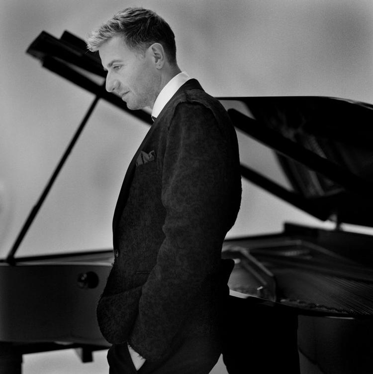 Jean-Yves Thibaudet er overlegen sammen med sine nye venner i Baltimores symfoniorkester. PR-foto 