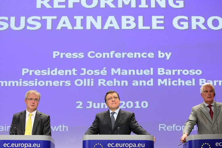 Regulering. Tre af EU's mest magtfulde kommissærer Olli Rehn, Jose Manuel Barroso og Michel Barnier præsenterede i dag endnu et skridt imod styrket EU-regulering med den finansielle verden. 