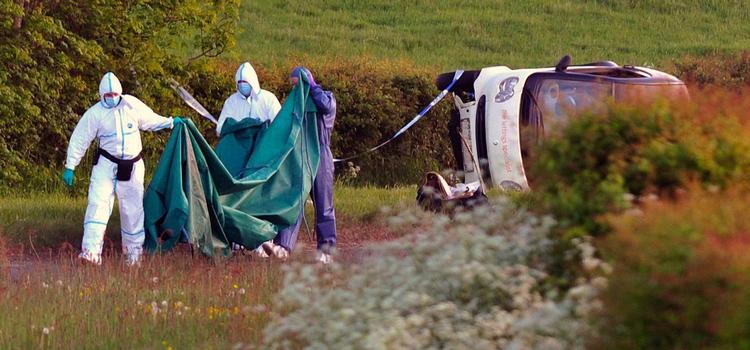 Tragedie. Politiets teknikere har fundet en bil med et offer. 