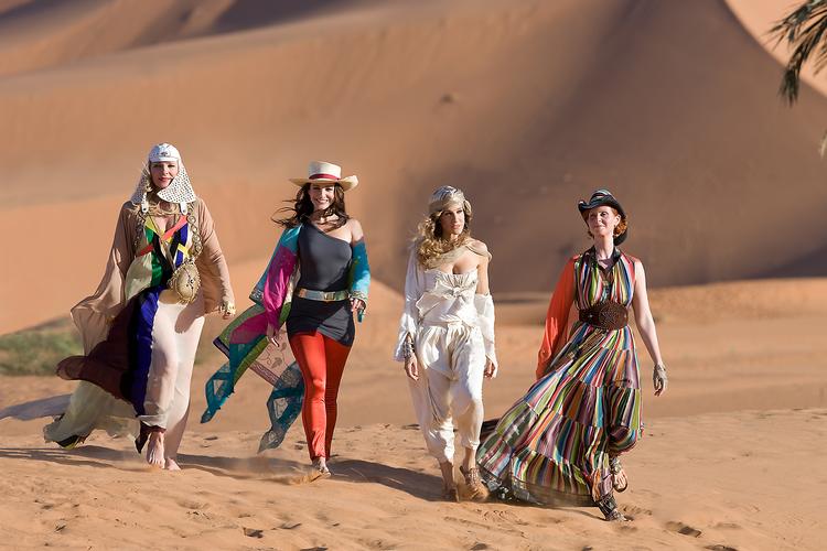 Ved at vælge Abu Dhabis ørken som location langt fra finanskriseramte New York gør instruktør King det muligt at bevare den materielle selvrealisering som hovedformål i livet trods en krise, der kræver socialt ansvar. Foto: Craig Blankenhorn 