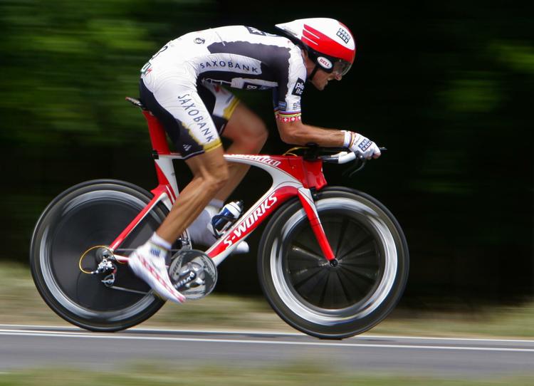 motorcykel. Fabian Cancellara troede først, det var en joke, da han blev beskyldt for at have en motor installeret i stellet. Men nu tager det internationale cykelforbund, UCI, sagen op. Arkivfoto. 