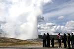 Nedslag. Det var ved Old Faithful-gejseren i Yellowstone nationalpark, da lynet pludselig slog ned. Arkivfoto. 