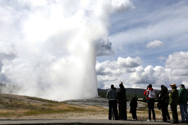 Nedslag. Det var ved Old Faithful-gejseren i Yellowstone nationalpark, da lynet pludselig slog ned. Arkivfoto. 