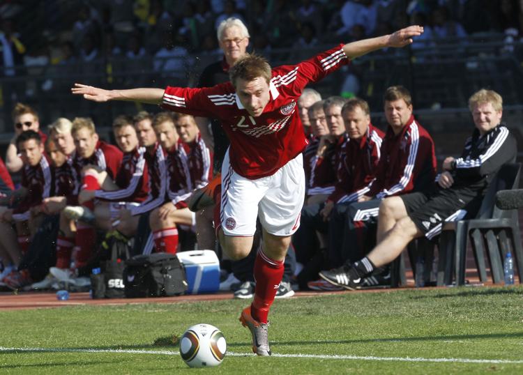 FLYVENDE. Christian Eriksen har gjort kometkarriere i 2010 og kan blive den yngste spiller ved VM. 