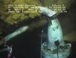 Det er lykkedes olieselskabet BP at få klippet et rør over med en hydraulisk saks, så olien kan ledes op til havoverfladen. 