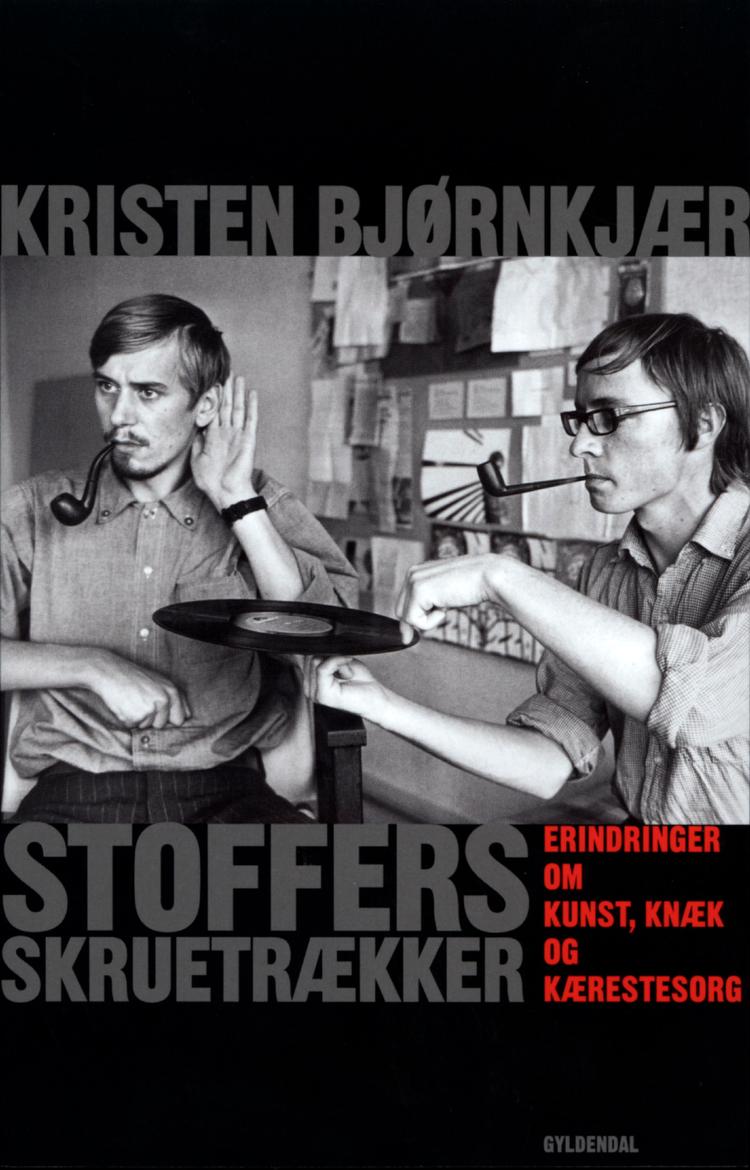 Multimedia. Som en del af deres avantgardistiske bestræbelser opførte Kristen Bjørnkjær - med krum pibe - og Erik Liljenberg en happening, hvor Liljenberg agerede menneskelig grammofon, mens Bjørnkjær lyttede opmærksomt på den tomhedens smukke musik, der kom ud af det hele. 