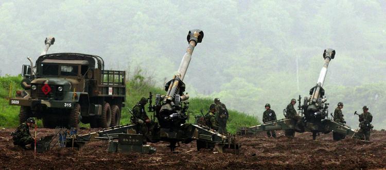 KAMPKLAR. Sydkoreansk artilleri under en øvelse, hvor der trænes i at modstå nordkoreansk angreb. 