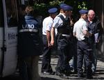 Drab. Politifolk afspærrer her et område af Bruxelles under gårsdagens aktion. 