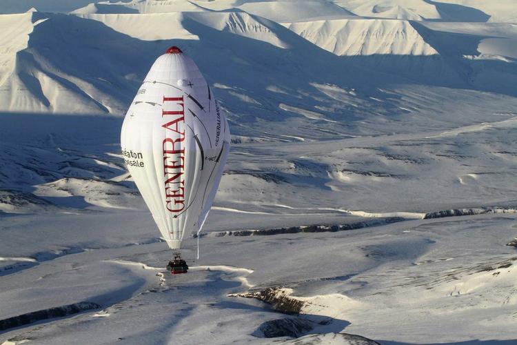 Nordpå. Under Arktis sne og is gemmer der sig muligvis meget olie og gas. 