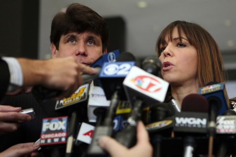 Korrupt. Patti Blagojevich (th.) gør alt, hvad hun kan for at hjælpe sin hårdtpressede mand, den tidligere guvenør i staten Illinois Rod Blagojevich (tv.). Arkivfoto. 