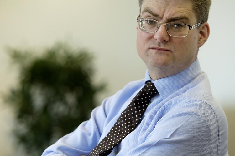 »Jeg kvier mig ved at sige det: Men jeg tror ikke på, at man kan fortsætte med kontraktpolitik«, siger udviklingsminister Søren Pind. 