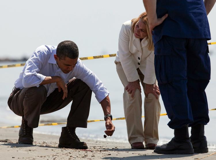 OMDØMME. Barack Obama er blevet stærkt kritiseret for sin håndtering af oliekatastrofen. Fredag besøgte han så Den Mexicanske Golf for tredje gang. 