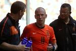 FRUSTRERET. Efter at have scoret to mål måtte Arjen Robben lade sig udskifte med en skade i Hollands testkamp mod Ungarn. 