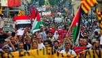 Protest: Her er demonstranterne mod Israels politik i Gaza på gaderne i Barcelona. 
