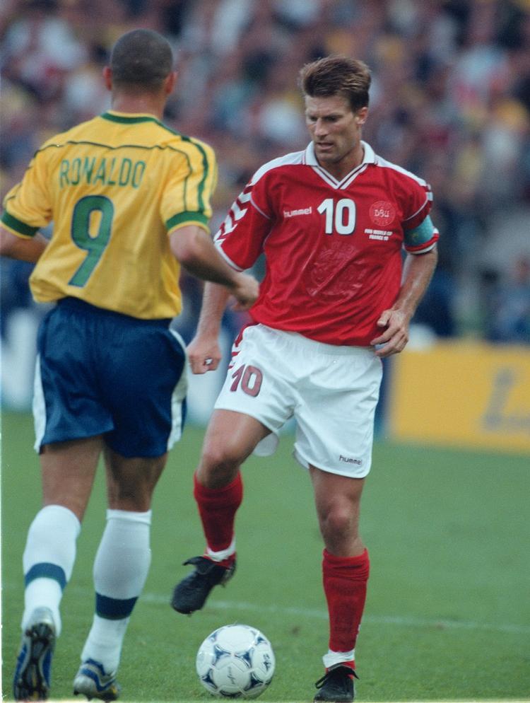 Stjernetræf. Michael Laudrup spillede sin 104. og sidste landskamp i VM-kvartfinalen mod Brasilien i 1998. Arkivfoto. 
