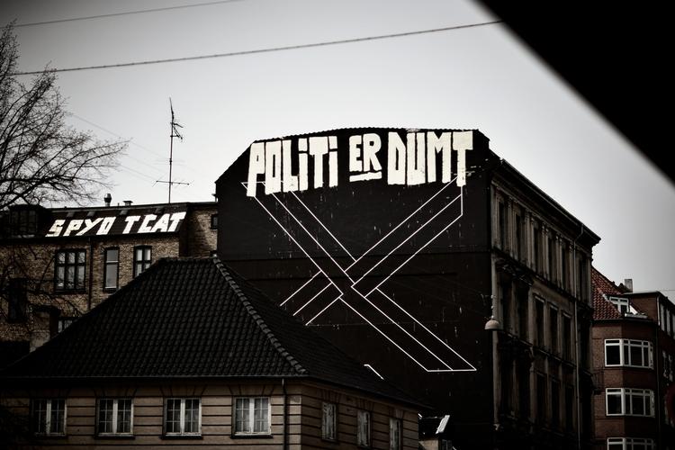 GRAFFITI. Kunst eller hærværk? Graffiti på gavl og tag i København. 