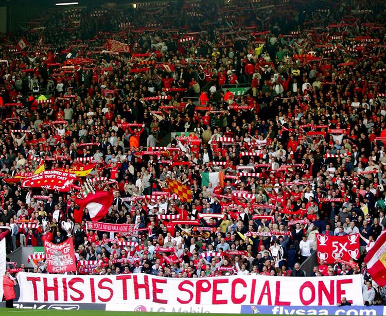 tålmodighed. Tilskuerne på The Kop ser hellere de amerikanske ejeres hæl end deres tå.  Arkivfoto: Paul Ellis/AP 