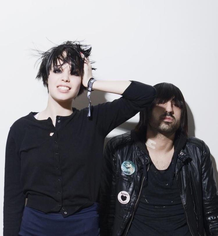 Crystal Castles består af produceren Ethan Kath og den punkede sangerinde Alice Glass og duoen albumdebuterede i 2008. 