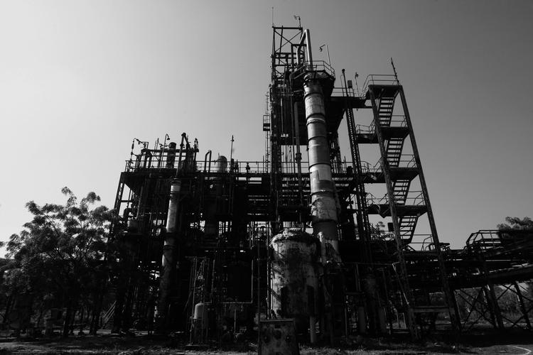 Katastrofe. Union Carbides gasværk i Bhopal, der lækkede giftige gasser i 1984, der angiveligt dræbte flere end 15.000 mennesker. Syv bagmænd har i dag fået dom for katastrofen. 