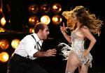 Tom Cruise and Jennifer Lopez optræder under showet. 