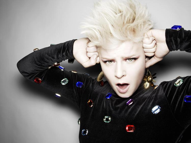 Robyn stiller op på årets Roskilde Festival - sammen med en hel masse dansebeats. PR-foto 