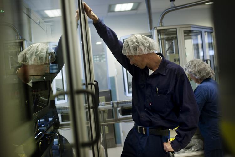 Signalforvirring. Som et led i genopretningspakken vil regeringen og Dansk Folkeparti sikre mere effektivitet i efteruddannelsessystemet. Men besparelserne vil gøre det dyrere for virksomheder at efteruddanne medarbejdere. Arkivfoto 