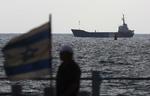 Opbragt. Nødhjælpsskibet 'Rachel Corrie' på vej  mod den israelske havn Ashdod i går, efter at skibet var blevet bordet af israelske marinesoldater. 