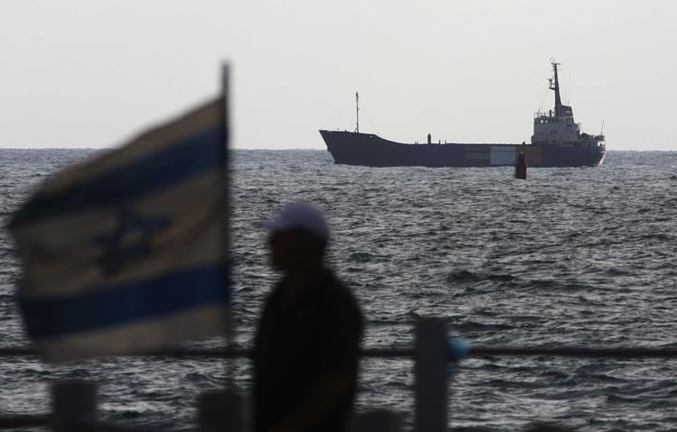 Opbragt. Nødhjælpsskibet 'Rachel Corrie' på vej  mod den israelske havn Ashdod i går, efter at skibet var blevet bordet af israelske marinesoldater. 