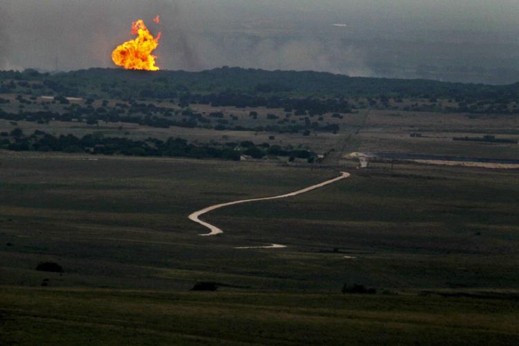 Eksplosion. Flammerne fra den eksploderede naturgasledning i det nordlige Texas kunne ses mange kilometer væk. 