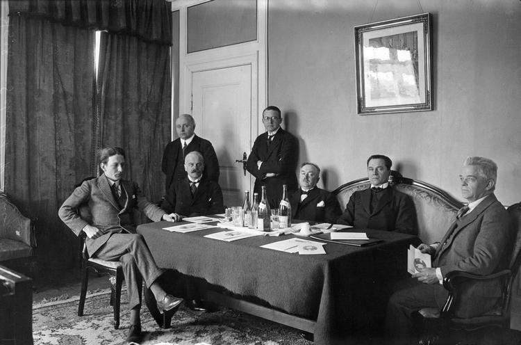 Carl Nielsen(th) var på programmet lørdag, og her fik han kam til strithåret af  musikhistoriens helt store: forgængeren Gustav Mahler og efterfølgeren  György Ligeti. Billede: Carl Nielsen med komponistkolleger, fra venstre: Ebbe Hamerik, Otto Olsen og Hakon Børresen. 