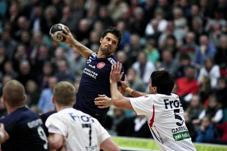 Matchvinder. AaB's Kristian Kjelling sikrede sin klub DM-guldet, da han scorede på det afgørende straffekast i finalen mod Kolding. Men ifølge reglerne burde han ikke have været sidste skytte. Arkivfoto. 