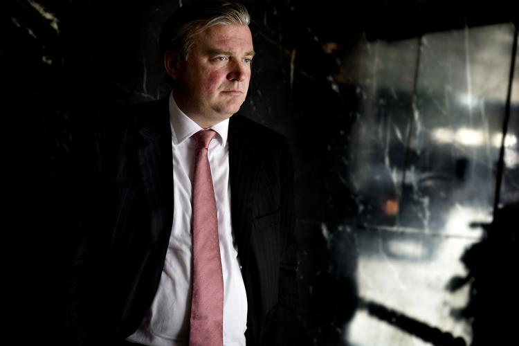 ANNONCE-STUNT. Direktør Lars Seier Christensen i Saxo Bank har taget atypiske metoder i brug i forsøget på at lukke munden på kritikere af banken. 