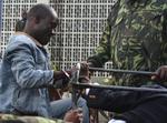 Forladt. Tiwonge Chimbalangas mand, Steven Monjeza, har forladt ham for en kvinde. Det homoseksuelle par var ellers blevet benået for den forbrydelse, deres ægteskab er i  Malawi. Her ses Tiwonge Chimbalanga på vej fra retten, der i maj dømte dem til 14 års fængsel for deres kærlighed. 
