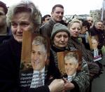 Savnet. Serbere i sorg ved begravelsen af Zoran Djindjic 15. marts 2003. 